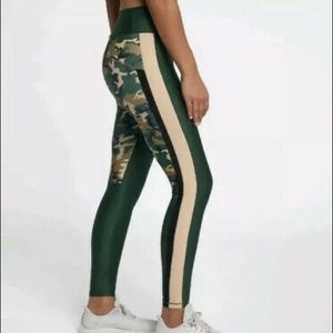 SOLD Nike Women’s Training Tights Camo SIZE M